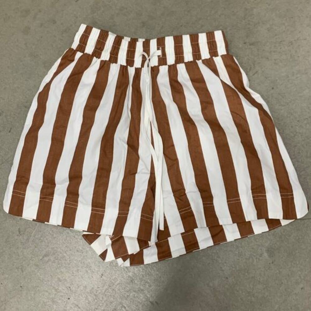 Tuckernuck Aston Studio The Harvey Short in Cigar & Optic‎ Stripe - Picture 2 of 4